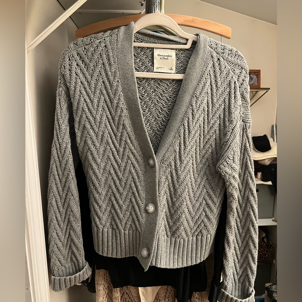 abercrombie & fitch grey cardigan- never worn